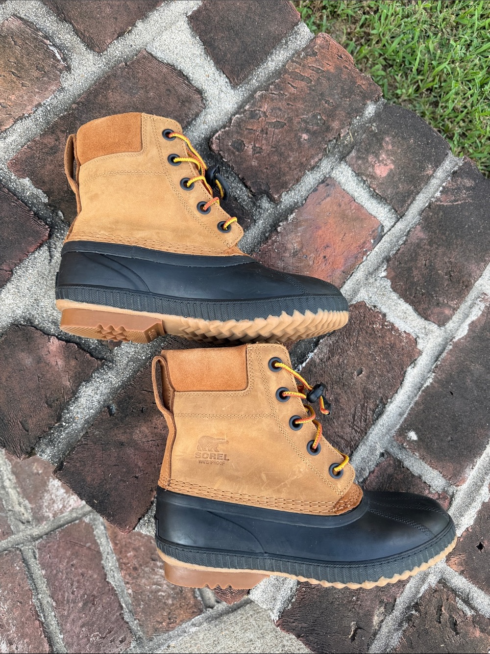 Sorel Tan and Black Lace-Up Duck Boots size 7 - Picture 8 of 11